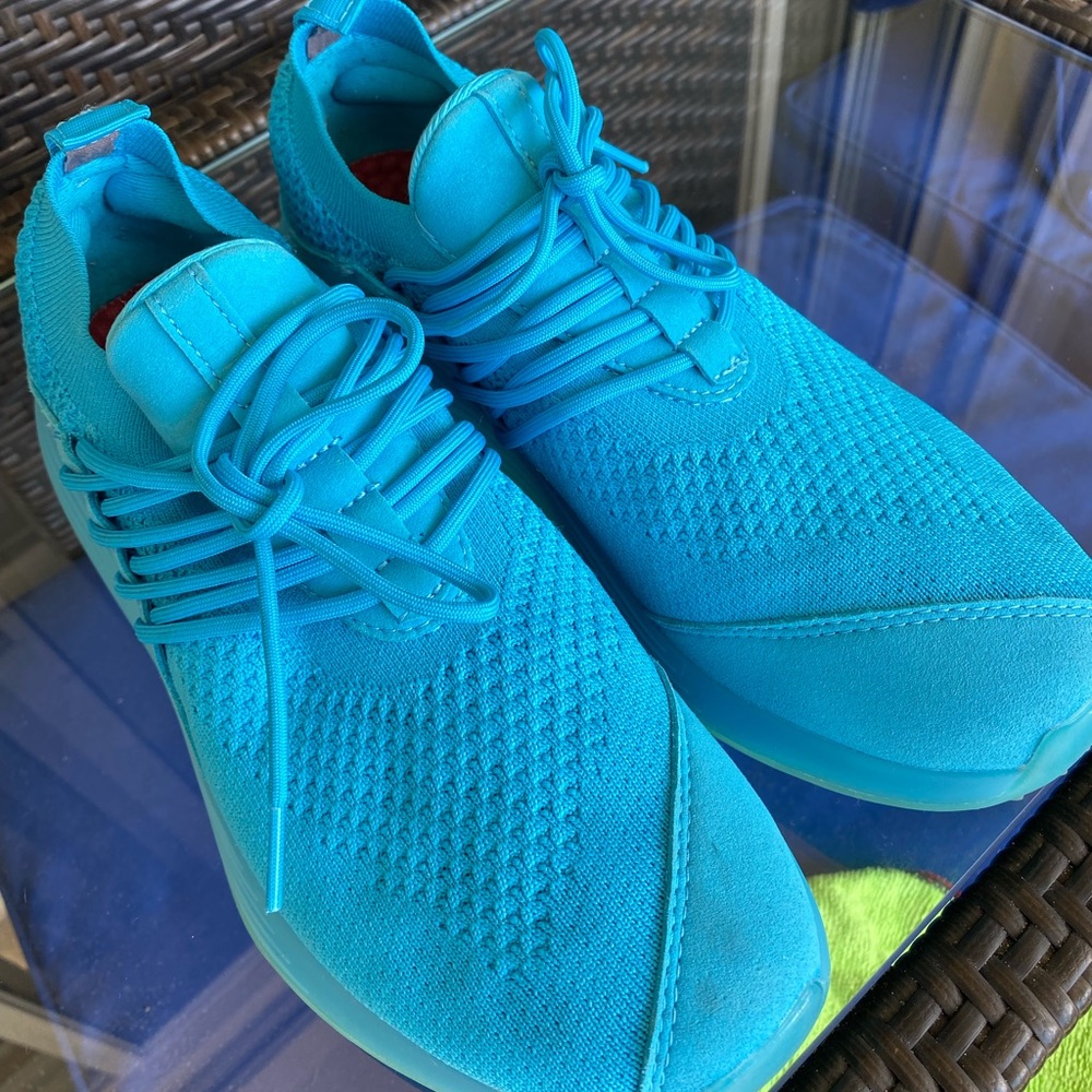 Lane Eight Women's Trainer AD 1
Electric Blue